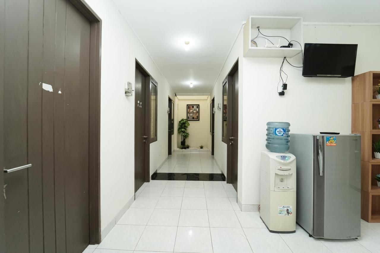 Koolkost Near Universitas Prasetiya Mulya Pagedangan Buitenkant foto