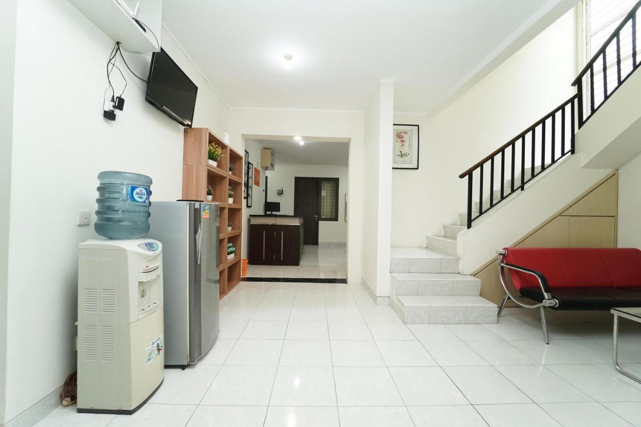 Koolkost Near Universitas Prasetiya Mulya Pagedangan Buitenkant foto
