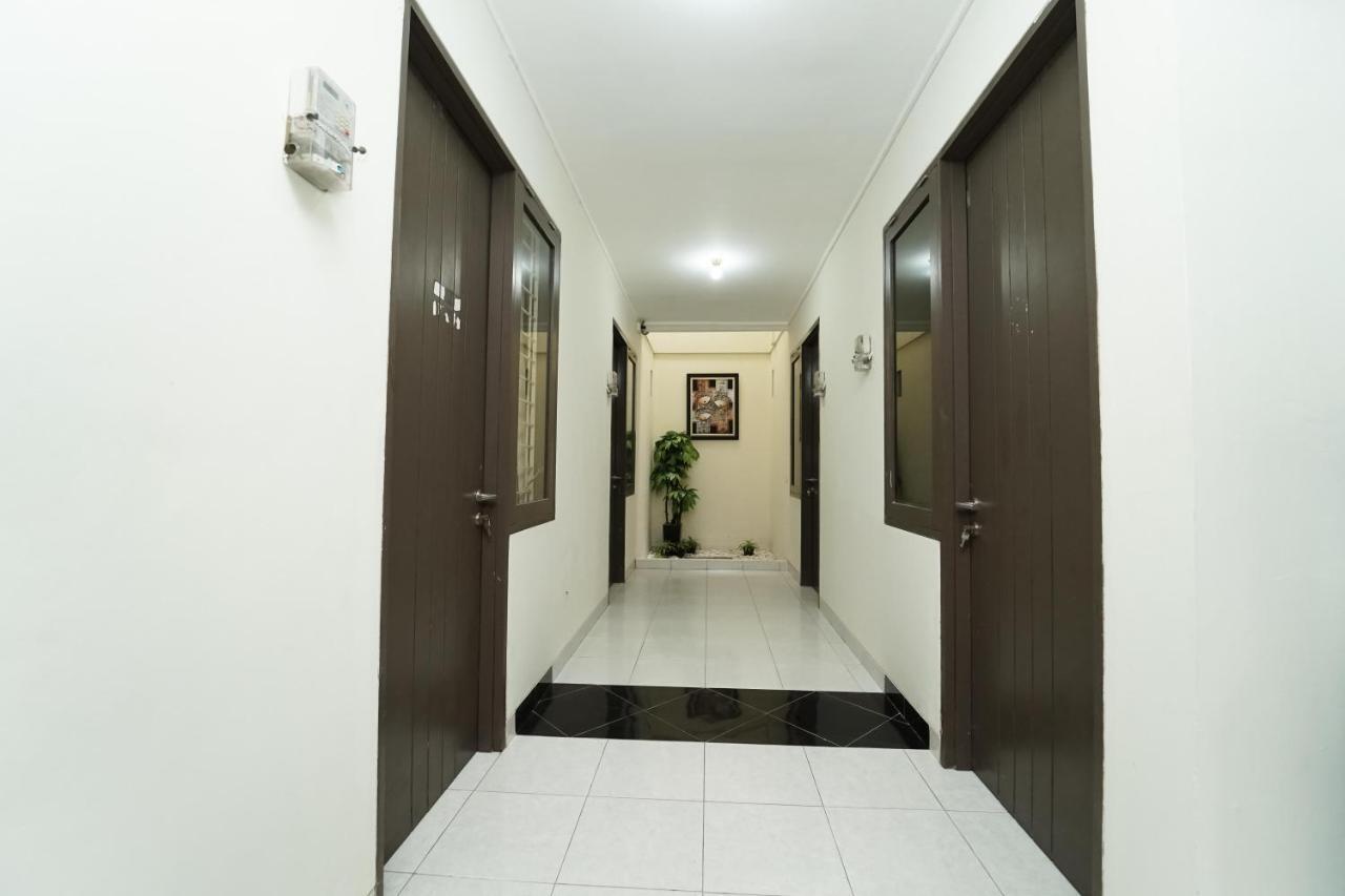 Koolkost Near Universitas Prasetiya Mulya Pagedangan Buitenkant foto